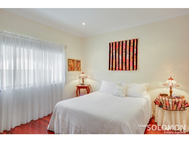 19 Pine Avenue, Lamb Island QLD 4184