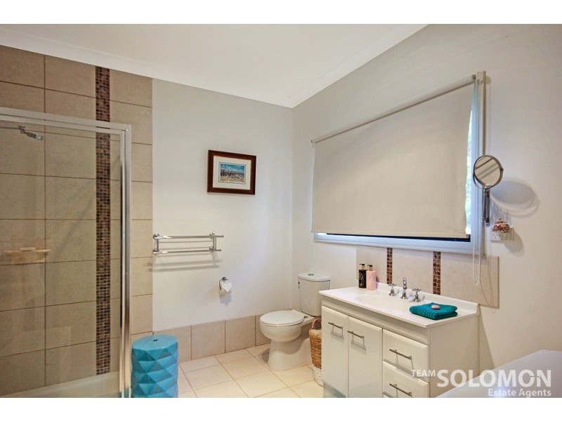 19 Pine Avenue, Lamb Island QLD 4184
