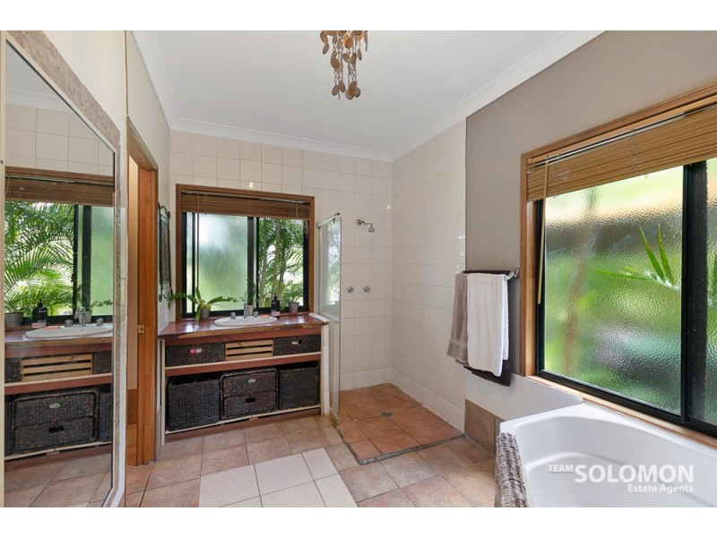 15 Wondall Road, Wynnum West QLD 4178 Team Solomon Estate Agents