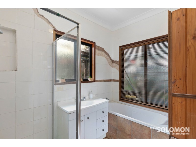 15 Wondall Road, Wynnum West QLD 4178
