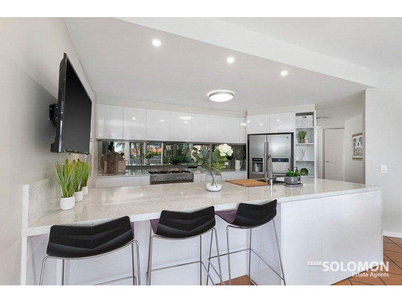 8 Captains Court, Raby Bay QLD 4163
