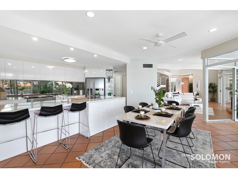 8 Captains Court, Raby Bay QLD 4163