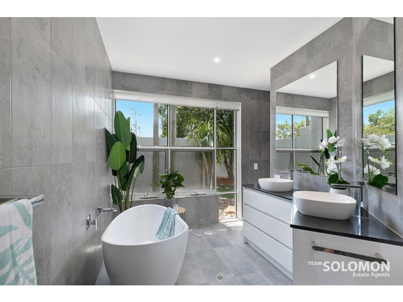 8 Captains Court, Raby Bay QLD 4163