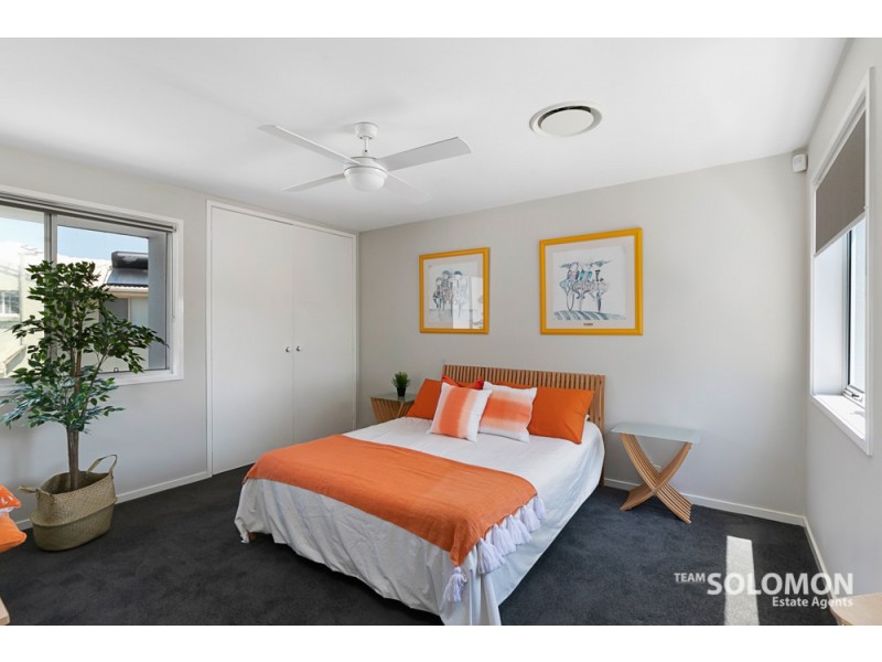 8 Captains Court, Raby Bay QLD 4163