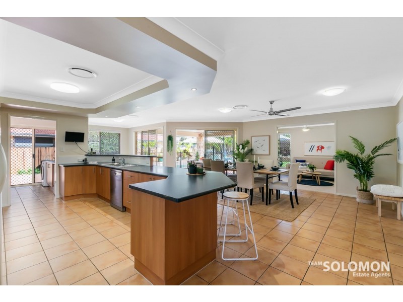 4 Hurst Close, Wellington Point QLD 4160