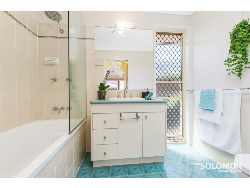 4 Hurst Close, Wellington Point QLD 4160