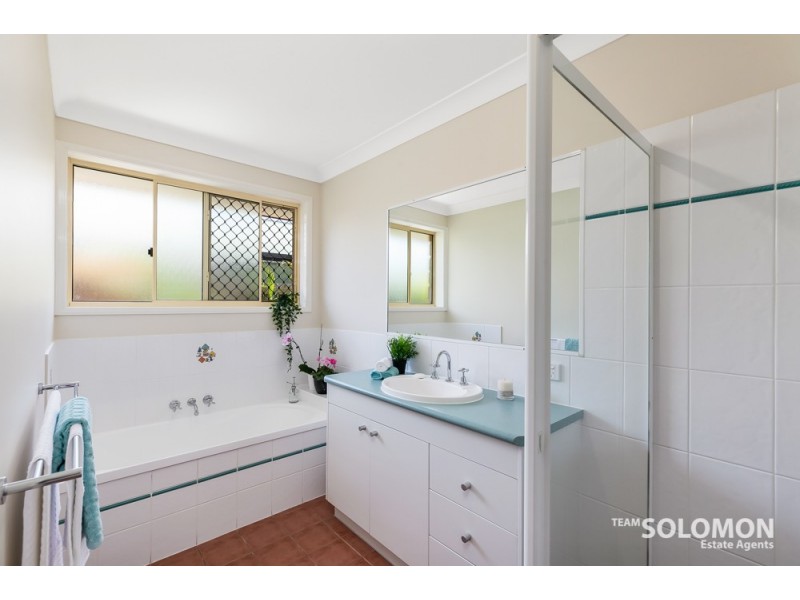 4 Hurst Close, Wellington Point QLD 4160