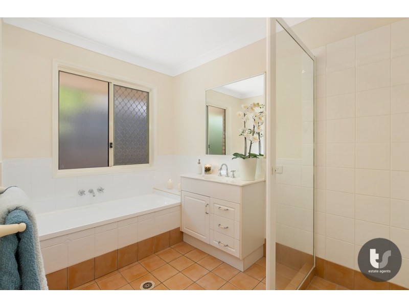 15 Burbank Road, Birkdale QLD 4159