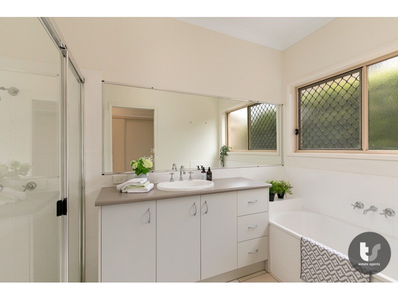 7 Nevis Court, Redland Bay QLD 4165