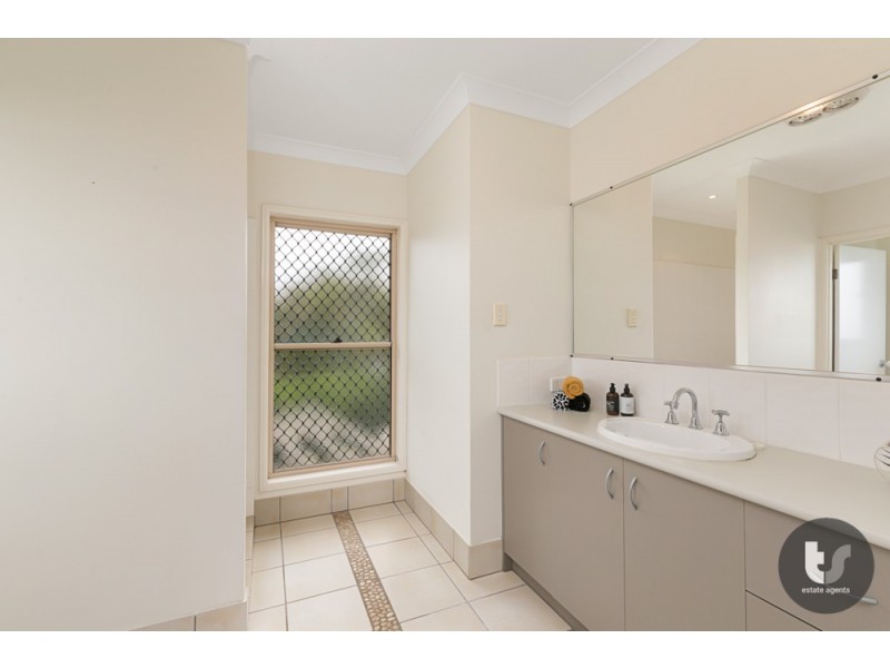 7 Nevis Court, Redland Bay QLD 4165