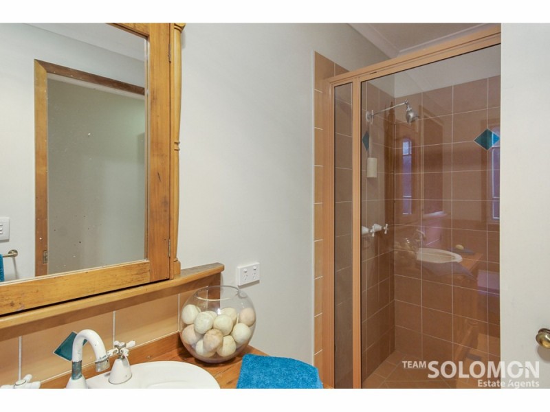 21 Aminya Street, Coochiemudlo Island QLD 4184