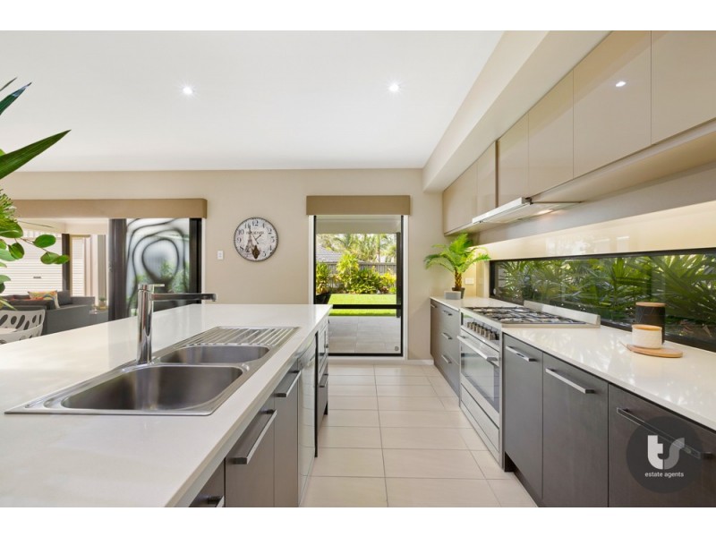 18 Acer Place, Redland Bay QLD 4165