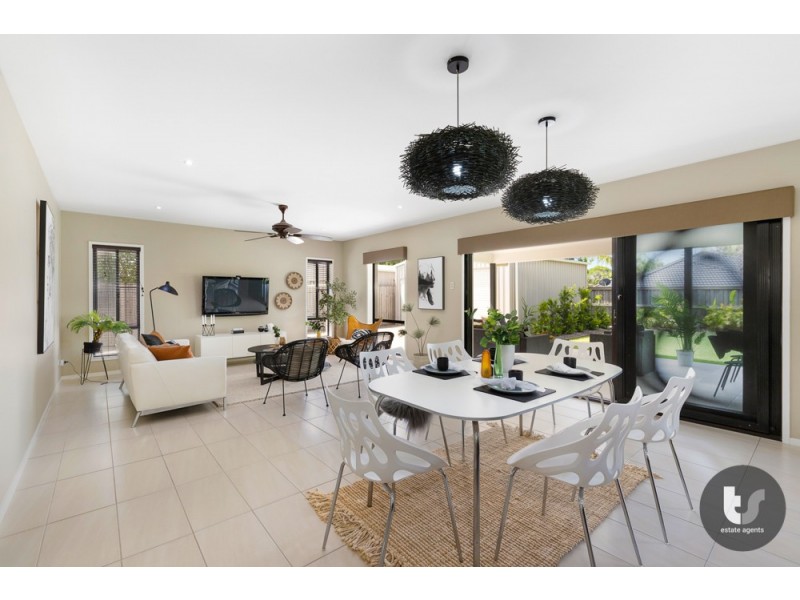 18 Acer Place, Redland Bay QLD 4165