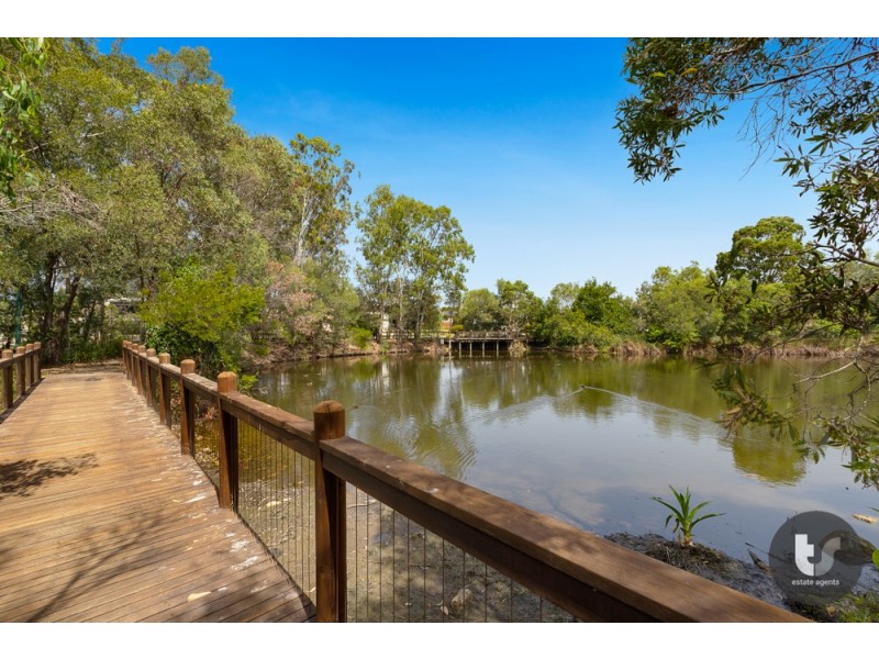 18 Acer Place, Redland Bay QLD 4165