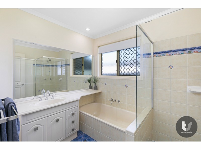 6 Lemongrove Road, Birkdale QLD 4159