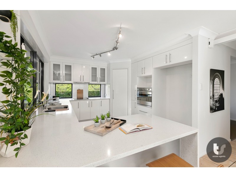 18 Plantation Place, Wellington Point QLD 4160