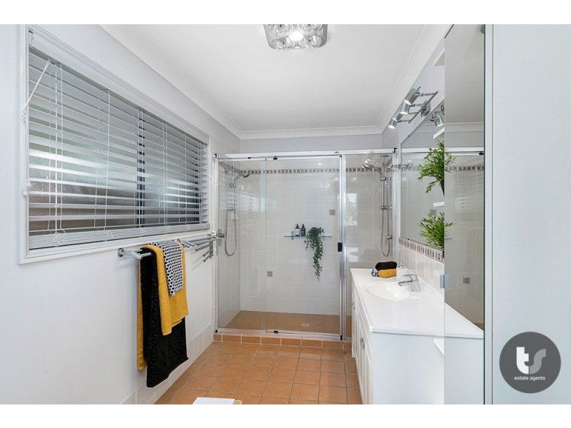 18 Plantation Place, Wellington Point QLD 4160