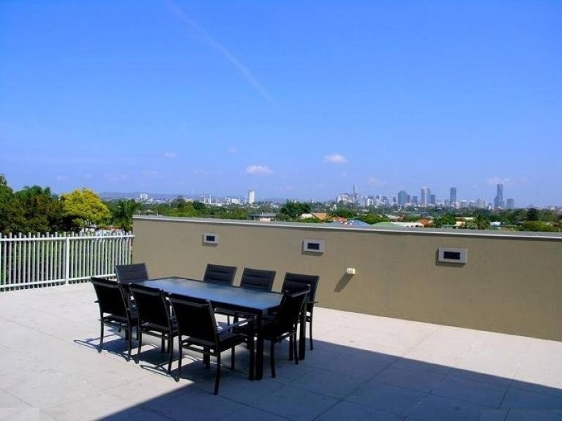 2/36 Kitchener Street, Coorparoo QLD 4151