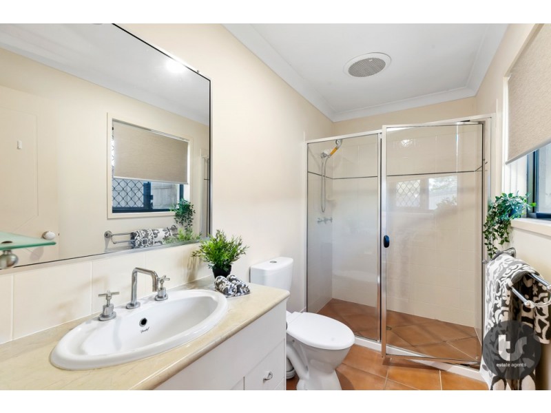 4 Forsyth Place, Wellington Point QLD 4160