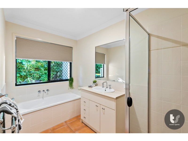 4 Forsyth Place, Wellington Point QLD 4160