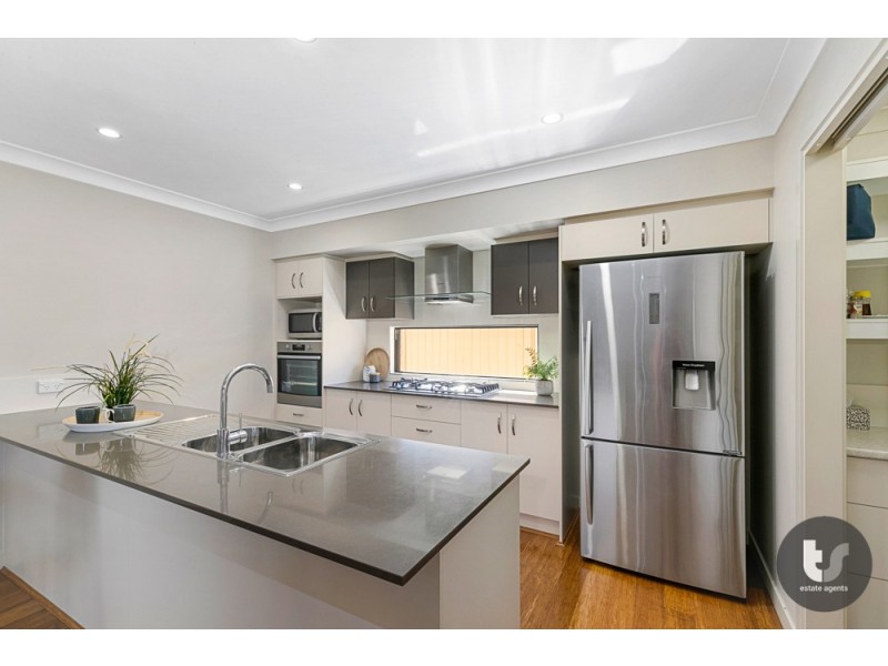 1 Isla Avenue, Redland Bay QLD 4165