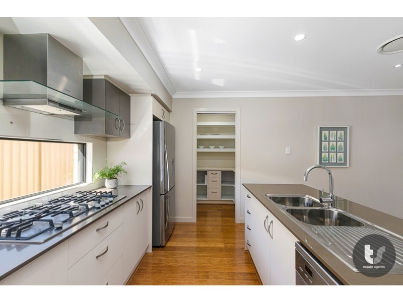 1 Isla Avenue, Redland Bay QLD 4165