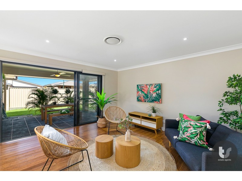1 Isla Avenue, Redland Bay QLD 4165