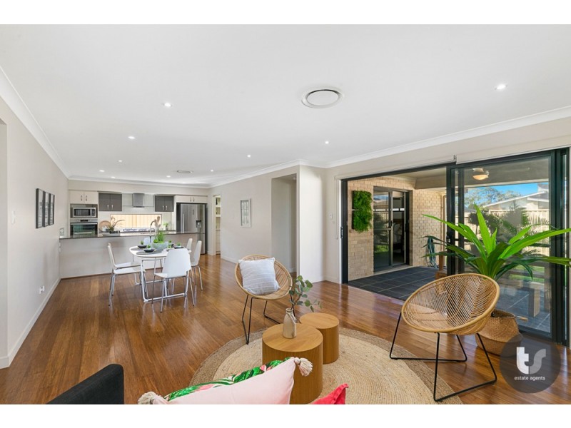 1 Isla Avenue, Redland Bay QLD 4165