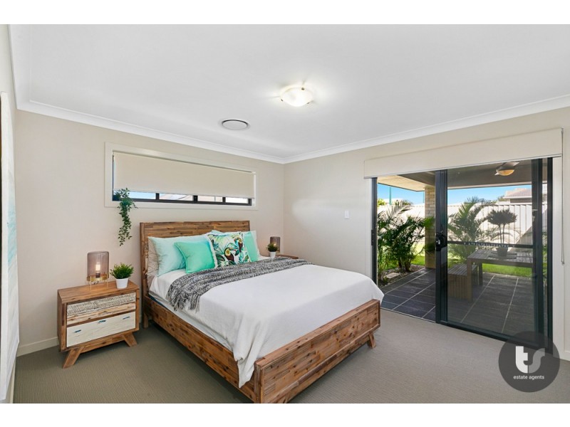 1 Isla Avenue, Redland Bay QLD 4165