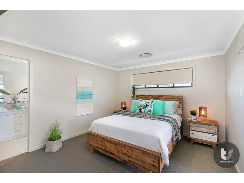 1 Isla Avenue, Redland Bay QLD 4165