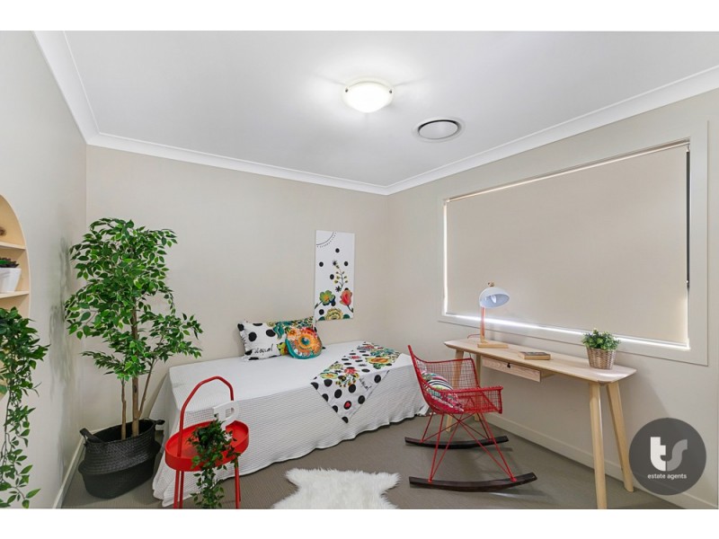 1 Isla Avenue, Redland Bay QLD 4165