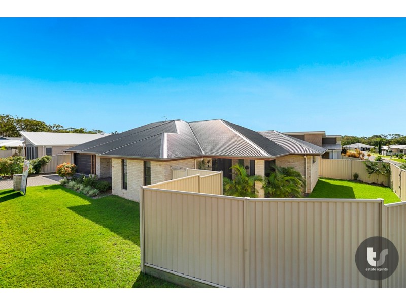 1 Isla Avenue, Redland Bay QLD 4165
