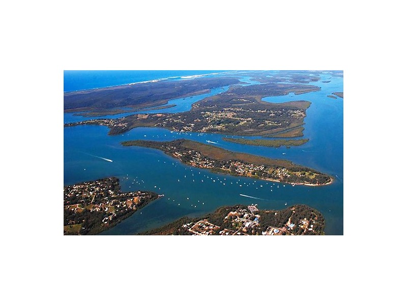 1 Isla Avenue, Redland Bay QLD 4165