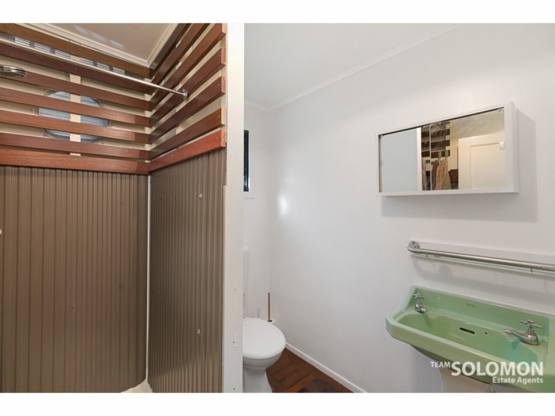 4 Aminya Street, Coochiemudlo Island QLD 4184