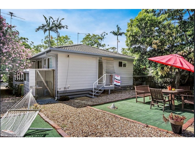 62 Elizabeth Street, Coochiemudlo Island QLD 4184