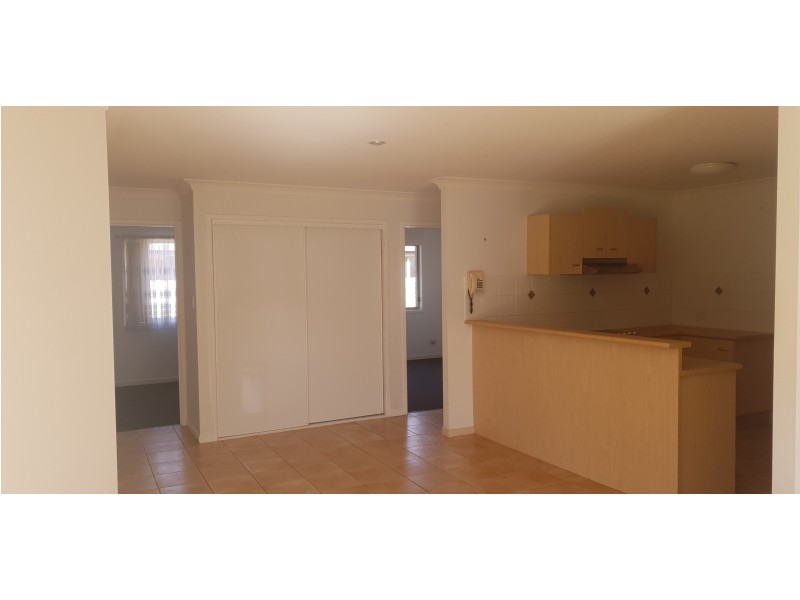 8 Westburn Court, Redland Bay QLD 4165