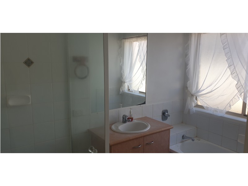 8 Westburn Court, Redland Bay QLD 4165