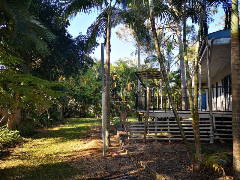 10 Peace Street, Lamb Island QLD 4184