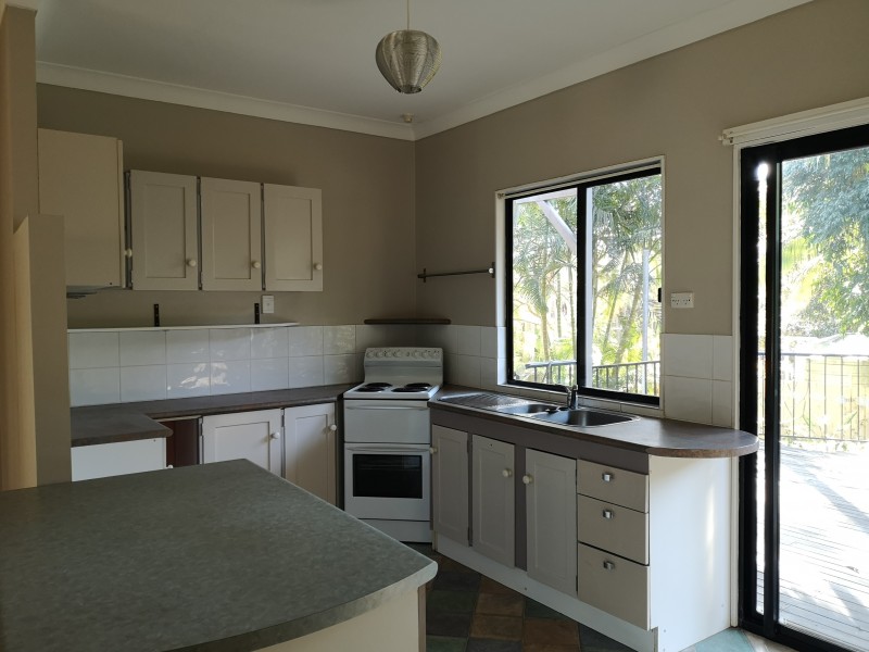 10 Peace Street, Lamb Island QLD 4184