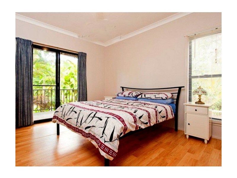 10 Peace Street, Lamb Island QLD 4184