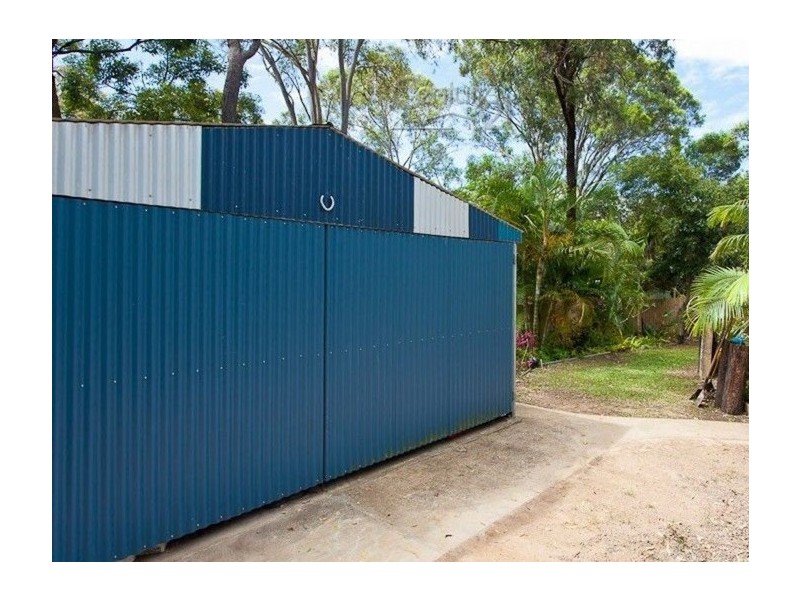 10 Peace Street, Lamb Island QLD 4184