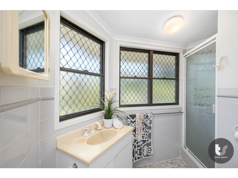 6 Kalmia Drive, Redland Bay QLD 4165