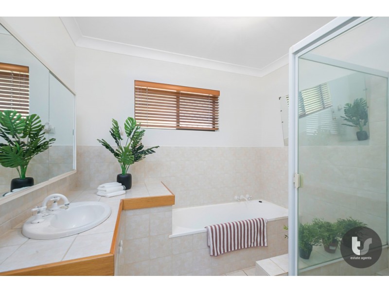 6 Kalmia Drive, Redland Bay QLD 4165