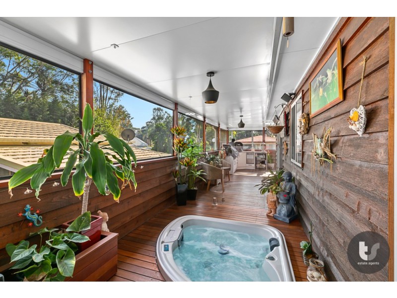 4 Woodlands Drive, Stapylton QLD 4207