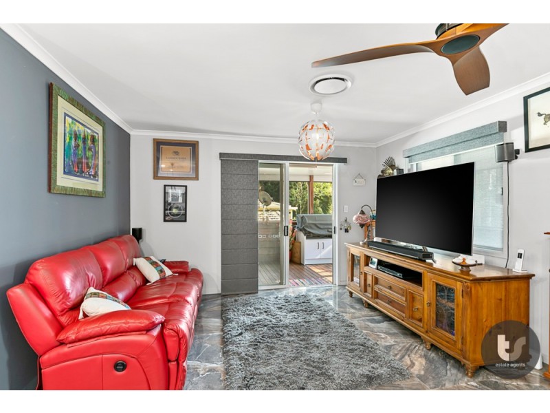 4 Woodlands Drive, Stapylton QLD 4207