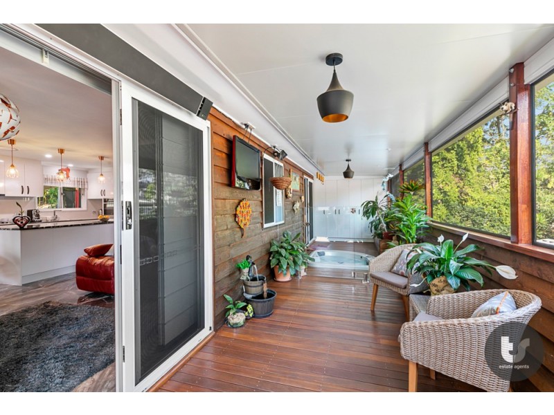 4 Woodlands Drive, Stapylton QLD 4207