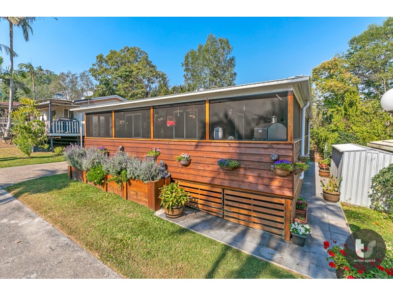 4 Woodlands Drive, Stapylton QLD 4207