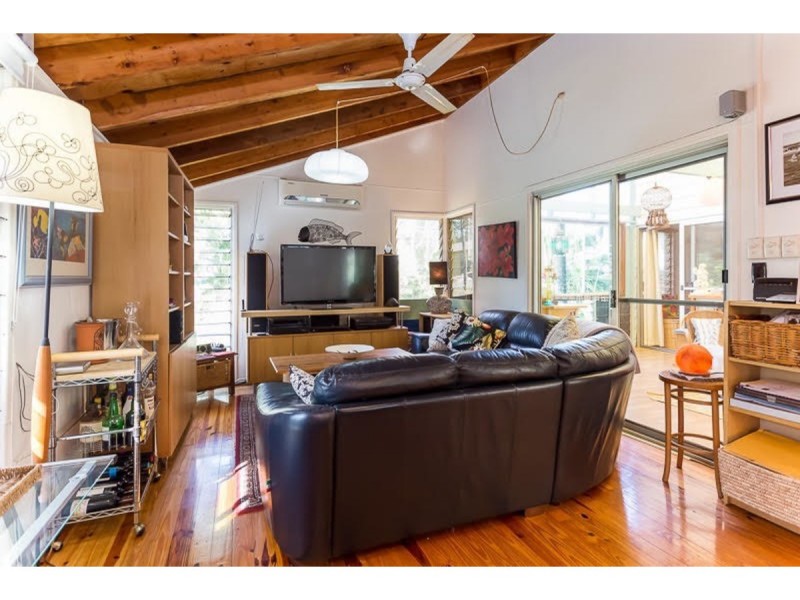 5 Mareela Street, Coochiemudlo Island QLD 4184