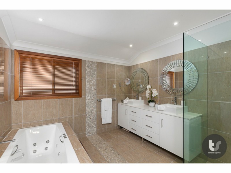 75 Masthead Drive, Raby Bay QLD 4163