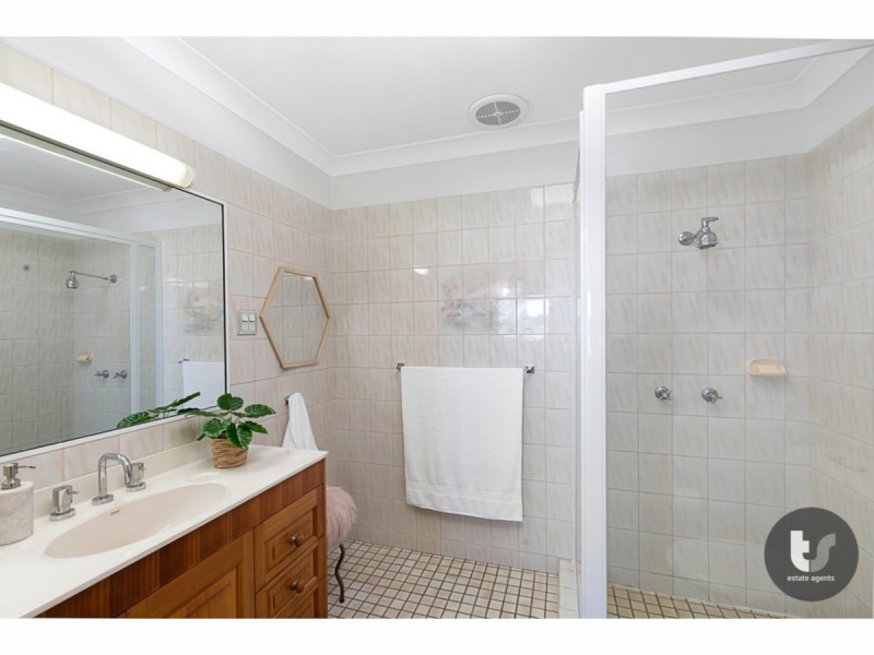 75 Masthead Drive, Raby Bay QLD 4163